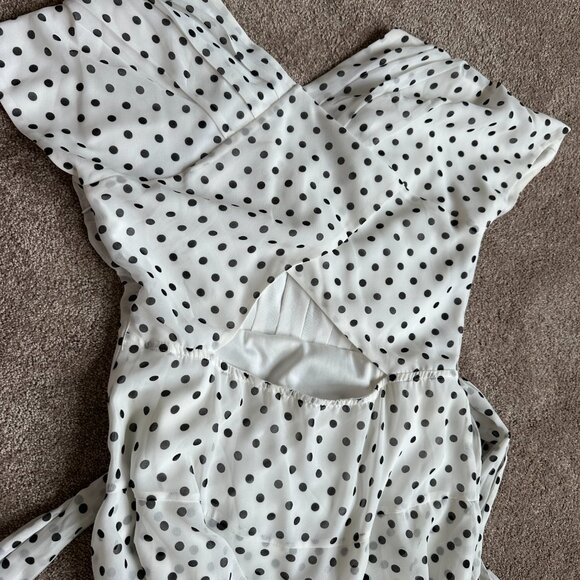 Garden Party Stunner - Picture 3 of 4